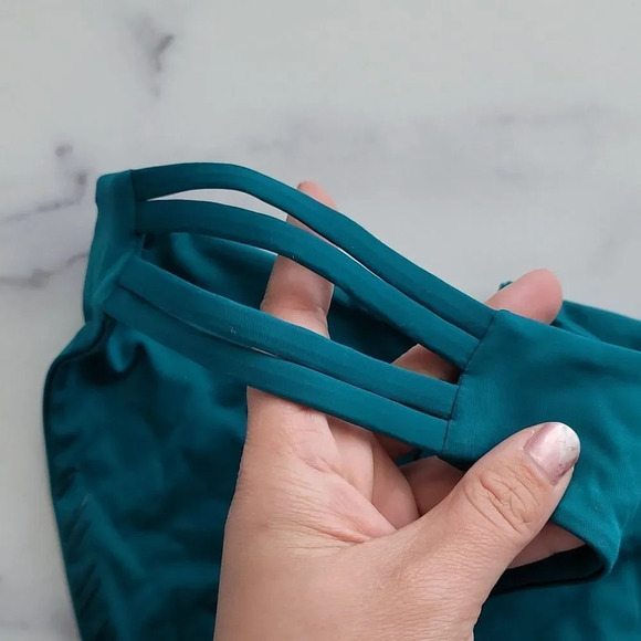 NWOT Hurley MAX SOLID MODERATE BIKINI BOTTOM - Picture 2 of 8